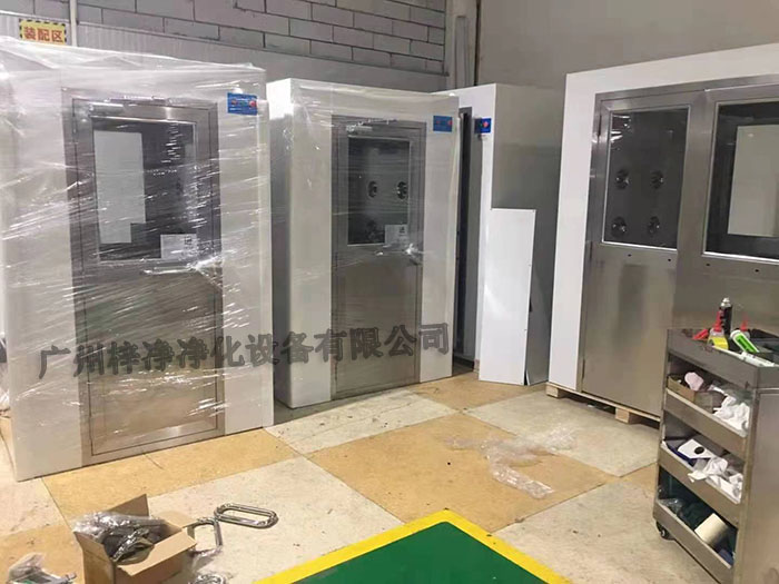 風淋室作為一種重要的凈化設備，廣泛應用于無塵室、電子、制藥等行業。